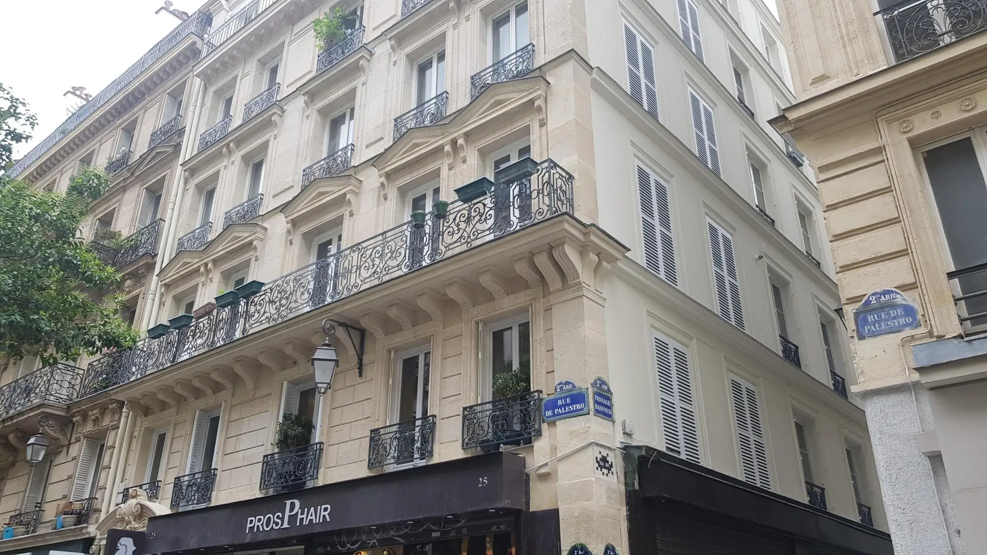 Travaux de ravalement de façade, Paris (MV217)